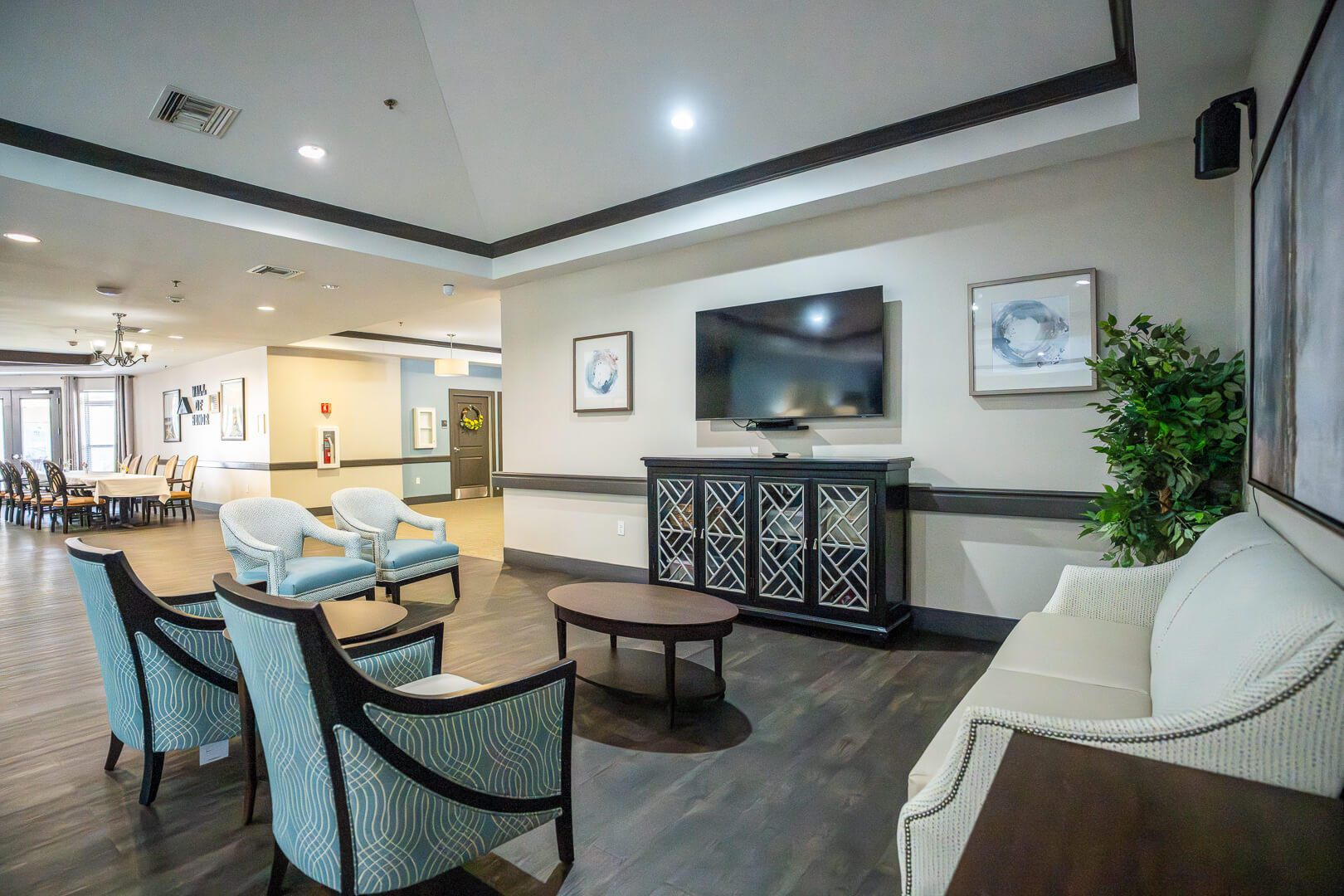 Welcoming Main Lobby With Comfortable Seating at Assisted Living in Waco TX